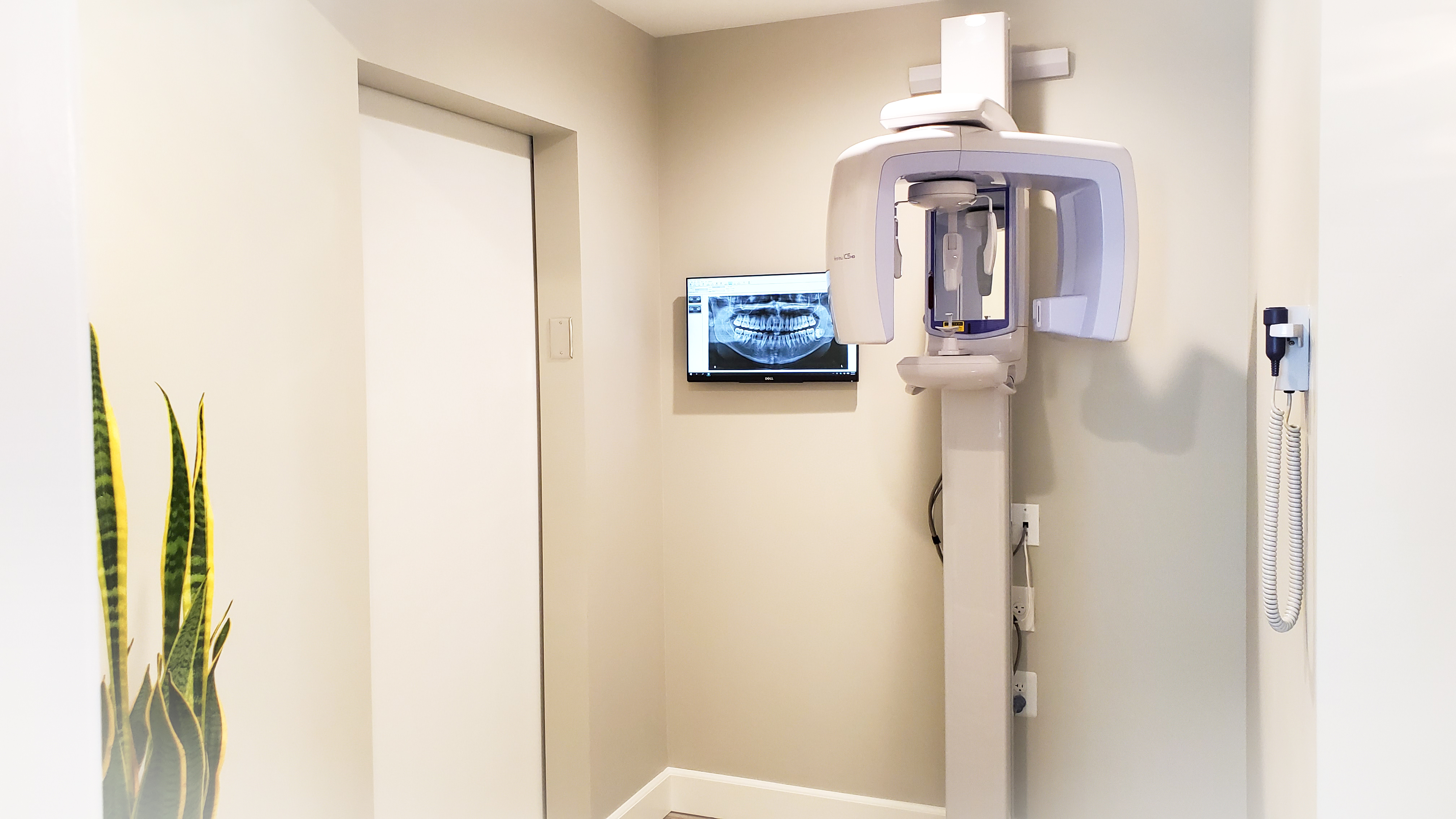 State-of-the-art panoramic X-ray machine at Sunny Hills Dentistry